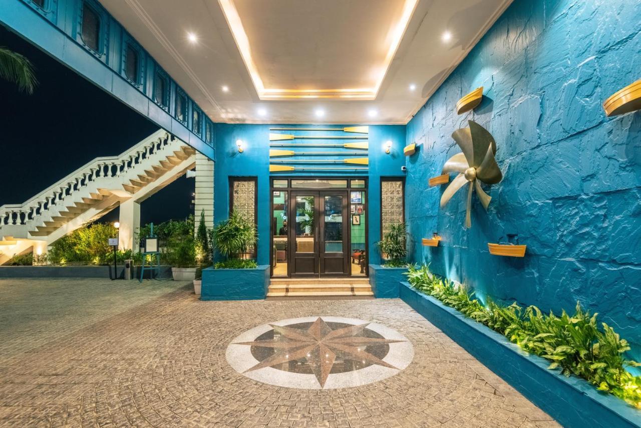 Polo Floatel Kolkata Hotel Exterior photo